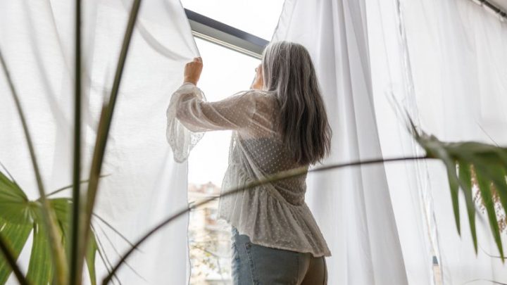 Jak poprawić izolację okien, aby zatrzymać ciepło w domu: poradnik regulacji okien na zawiasach.